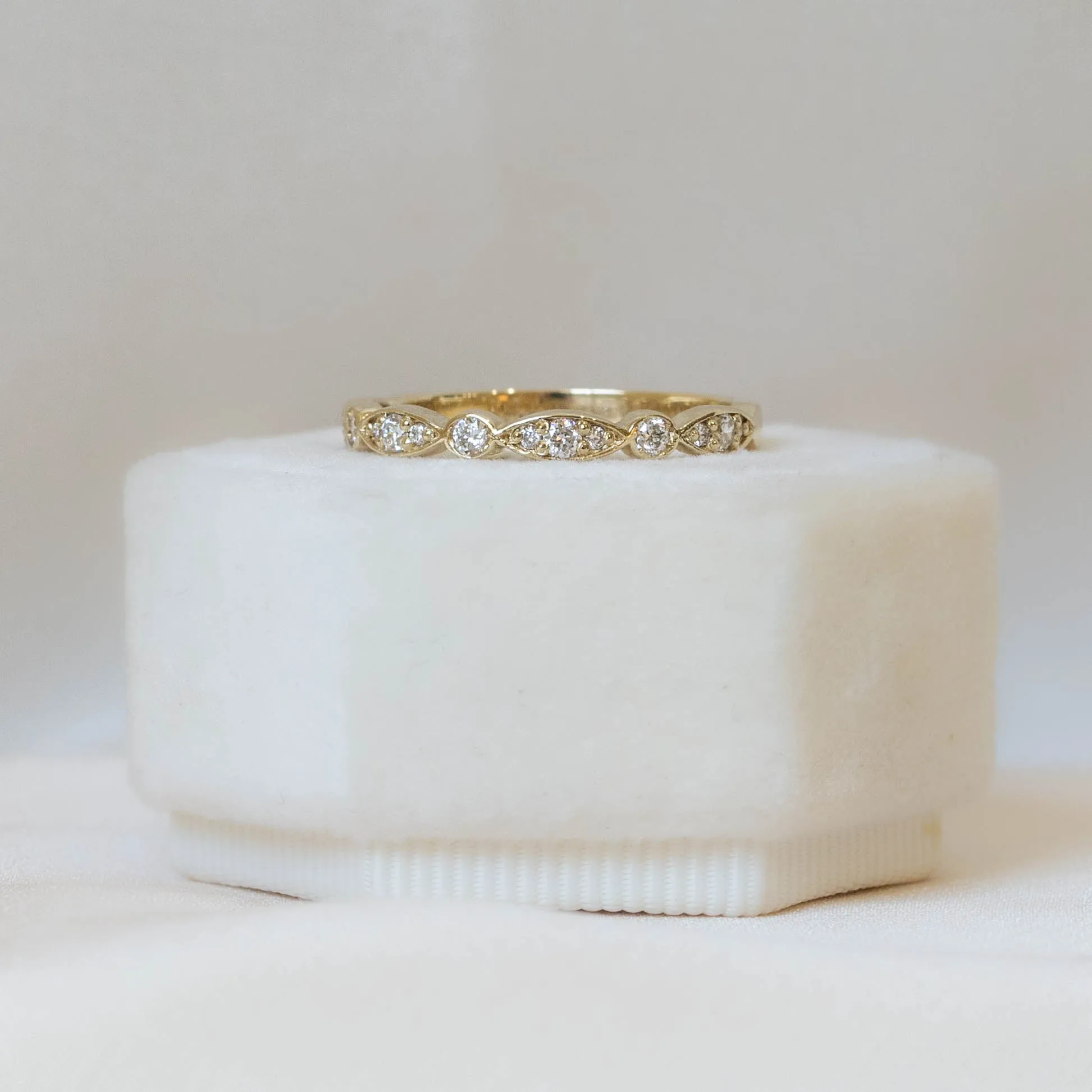 14ky Marquise & Round Diamond Band