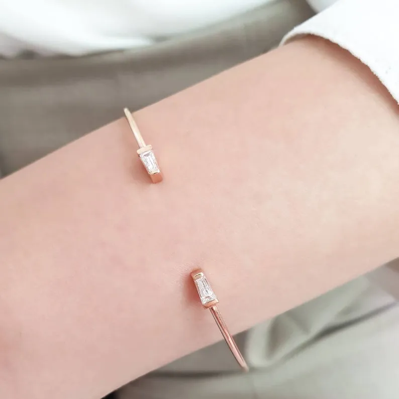 Bangle fancy baguette diamonds in solid gold
