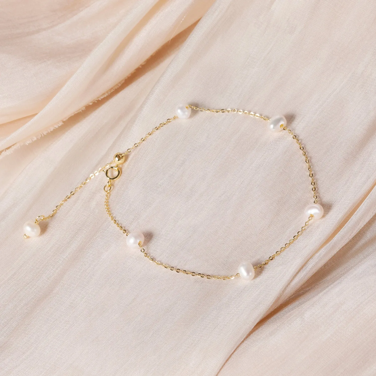 Dainty Freshwater Pearl Bracelet