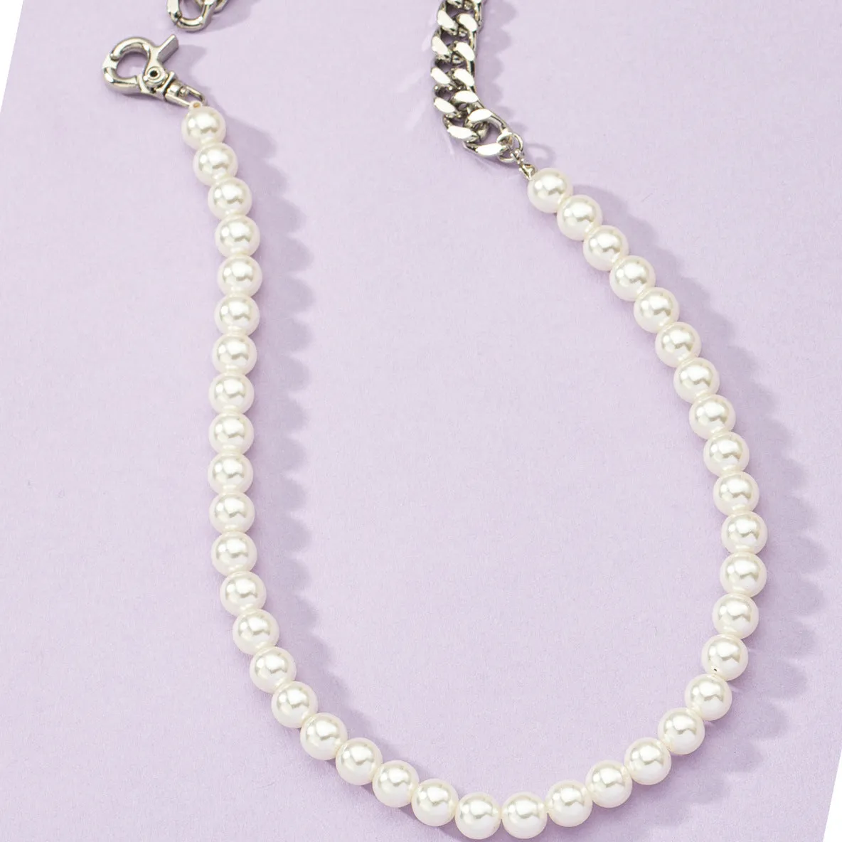 French Pearl Collar Necklace with Adjustable Design and Light Luxury Accent