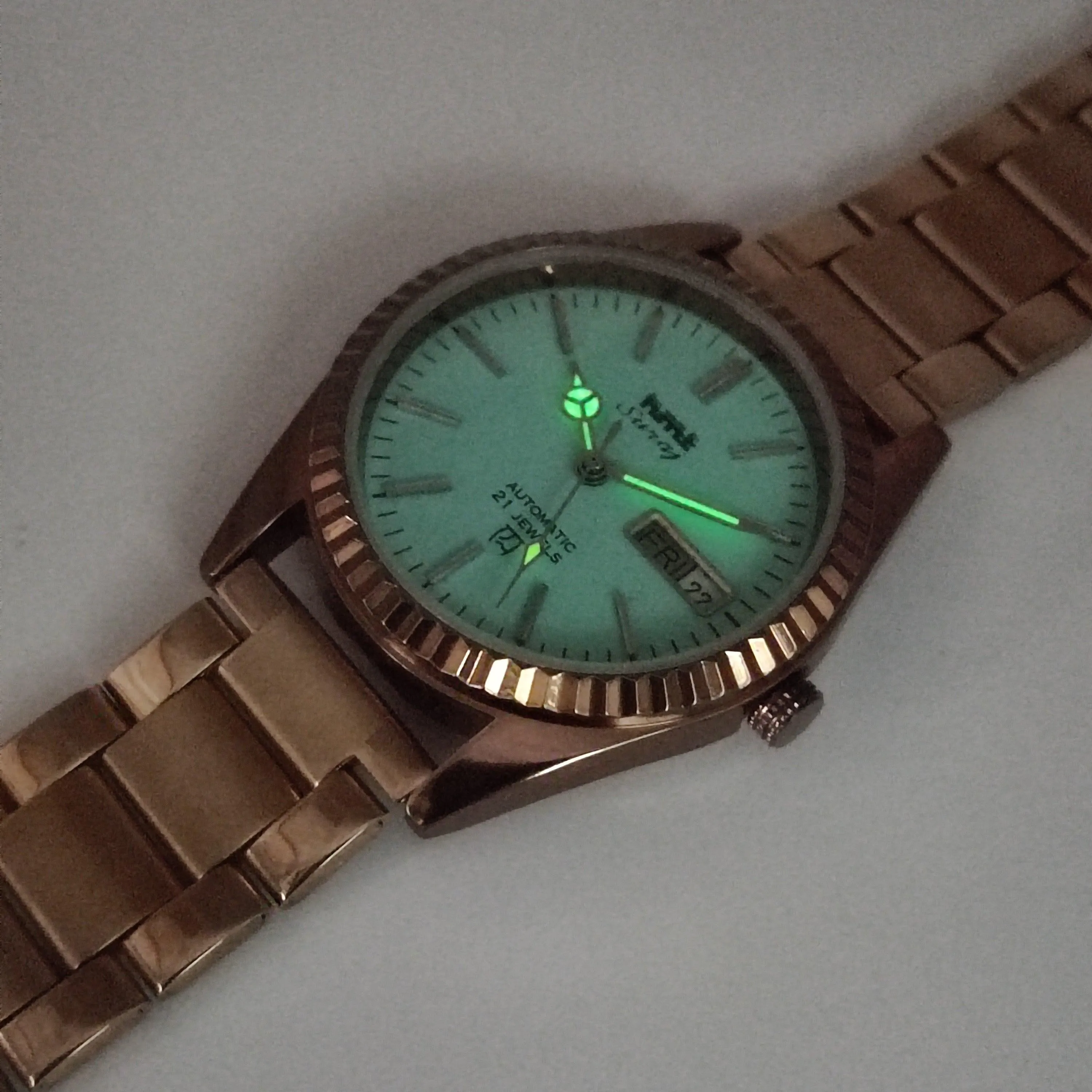 HMT Suraj Para Shock 21 Jewels Pista Green Dial Day Date Function Mechanical Automatic Men's Wrist Watch