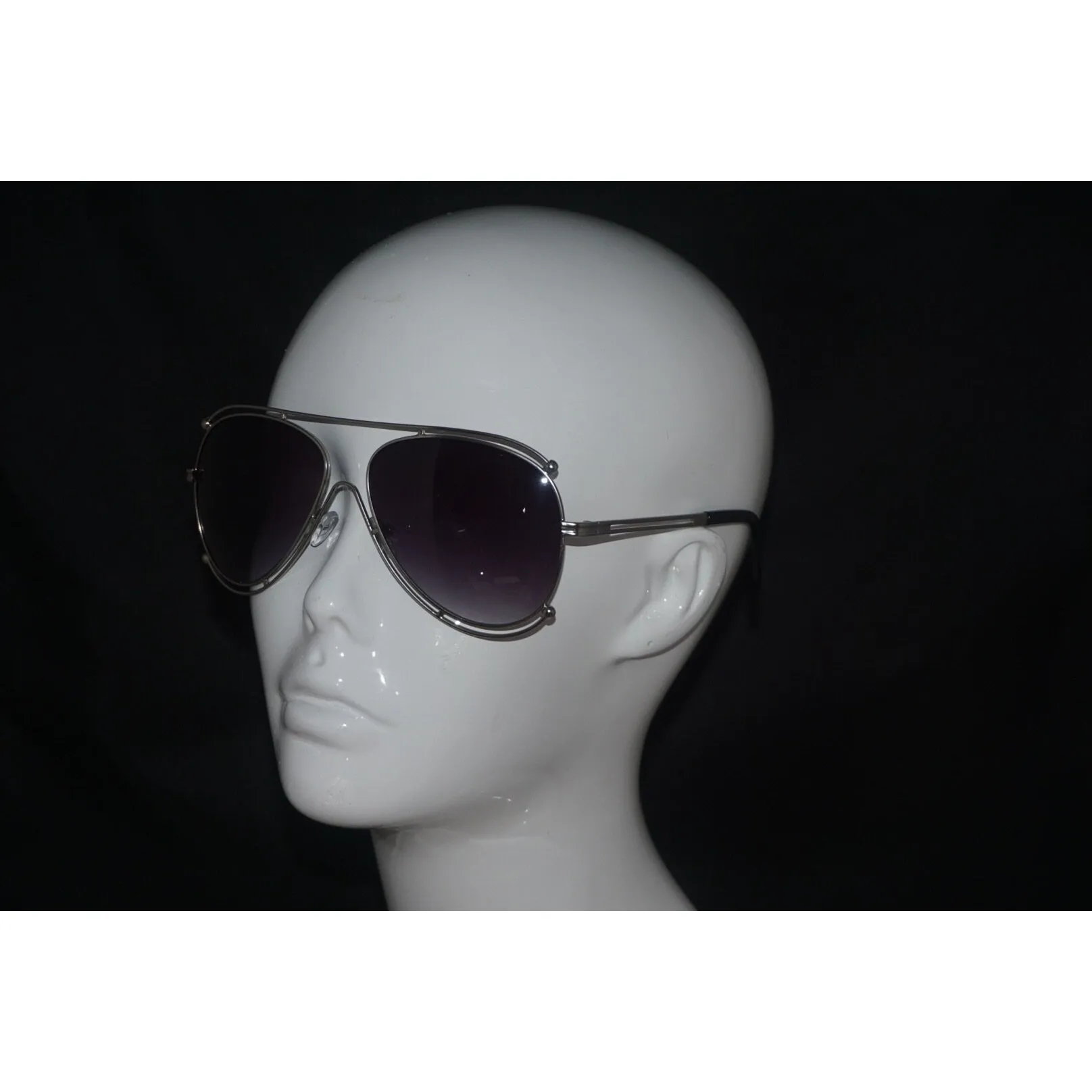 Outlined aviator sunglasses