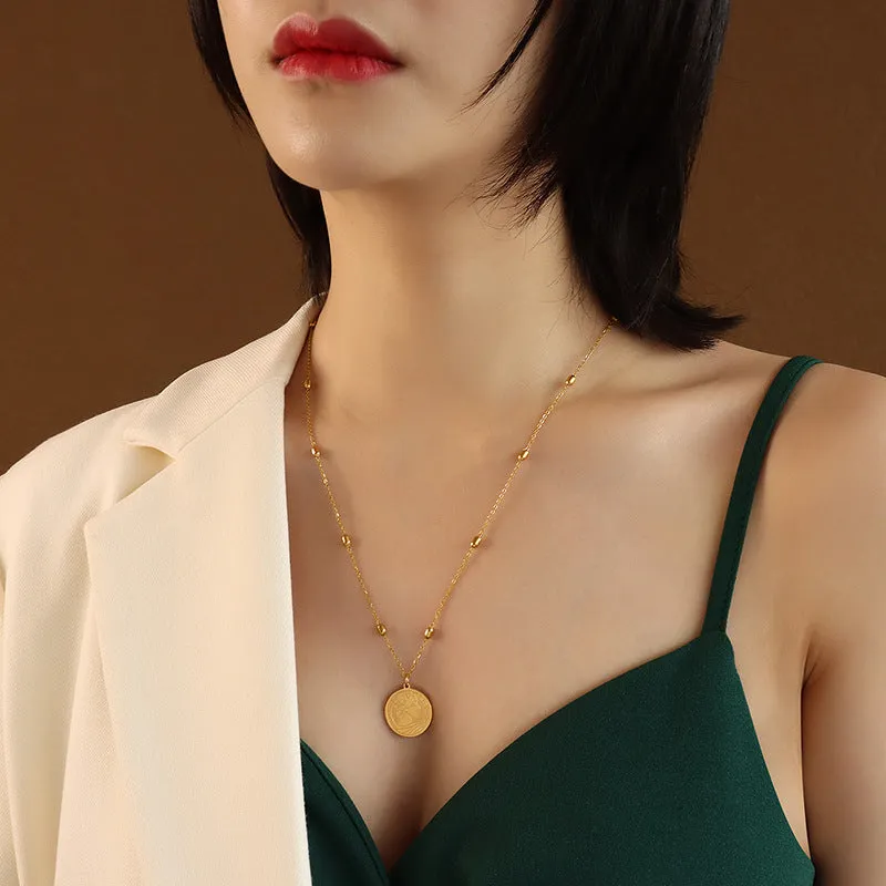 Regal Pearl Collarbone Chorker Necklace with King Pendant