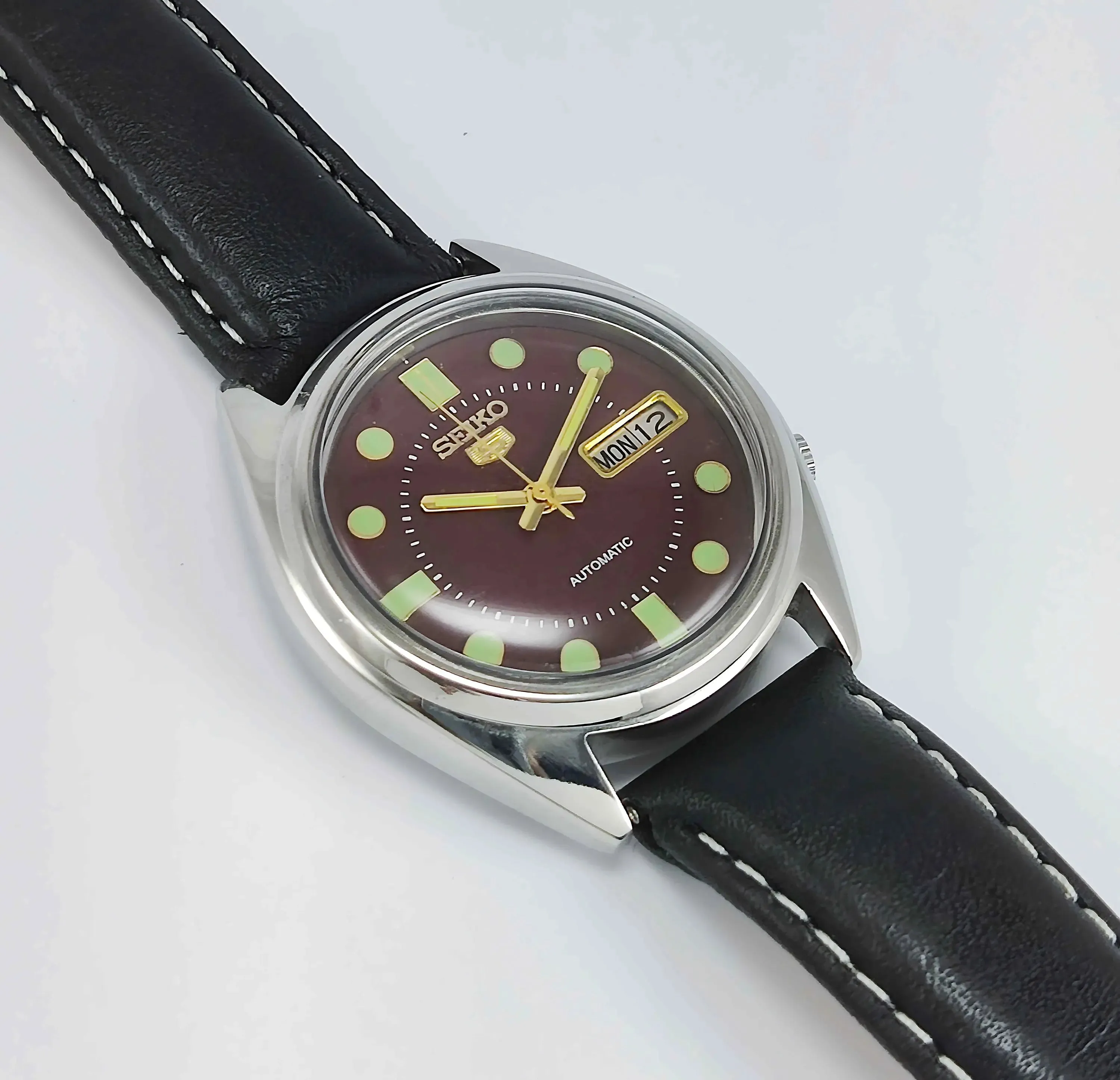 Seiko 5 Automatic-7009A Analog 17 Jewels Analog Day Date Maroon Dial Men's Mechanical Watch