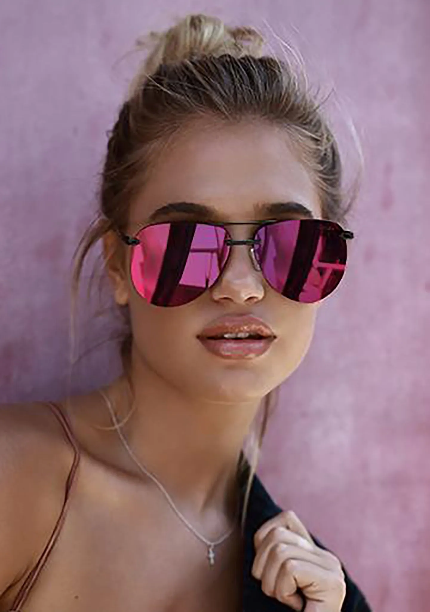 The Playa Sunglasses in Black/Pink